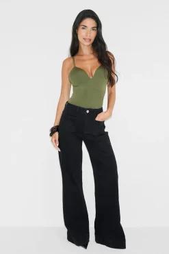 Waist hug flare jeans - Schwarz - Dame - Gina Tricot