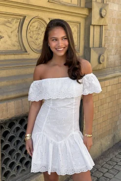 Y broderie dress - Weiß - Gina Tricot