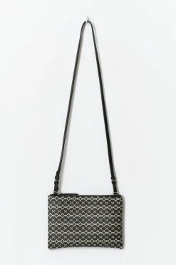 Y clutch bag - Schwarz - Gina Tricot